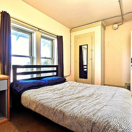 Bunk & Brew Historic Lucas House - Hostel Bend Esterno foto