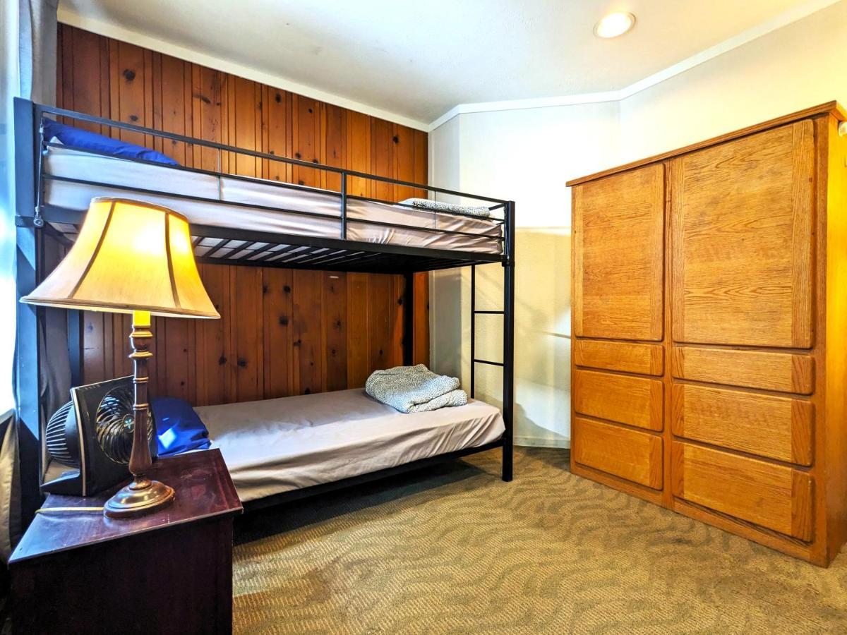 Bunk & Brew Historic Lucas House - Hostel Bend Esterno foto