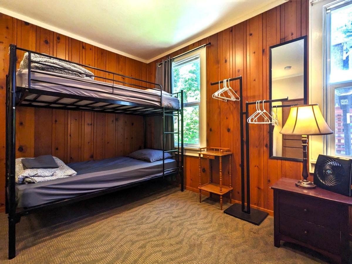 Bunk & Brew Historic Lucas House - Hostel Bend Esterno foto