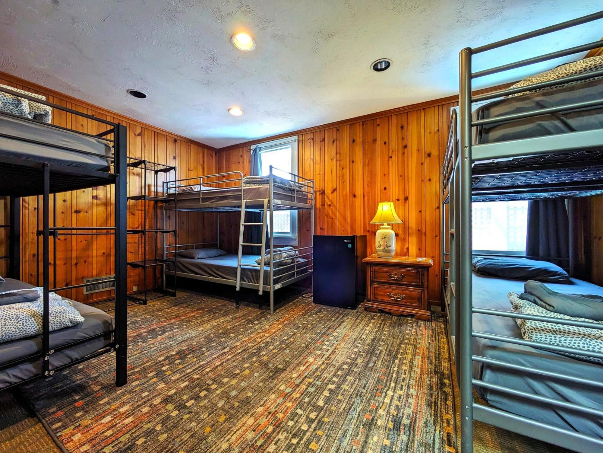Bunk & Brew Historic Lucas House - Hostel Bend Esterno foto