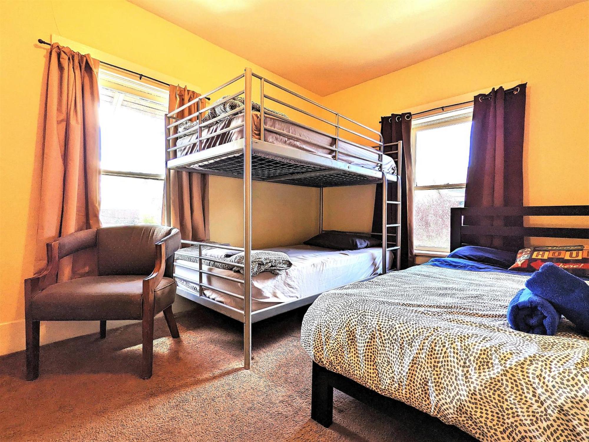 Bunk & Brew Historic Lucas House - Hostel Bend Esterno foto