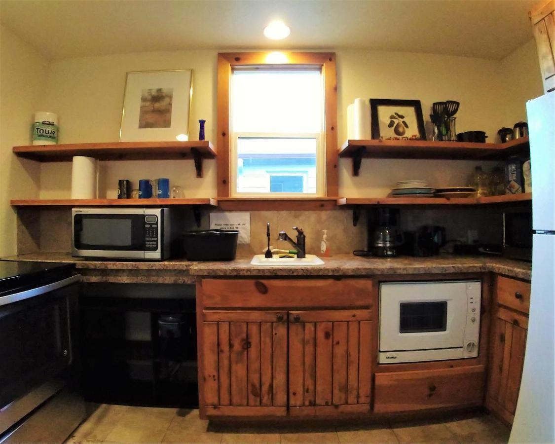 Bunk & Brew Historic Lucas House - Hostel Bend Esterno foto